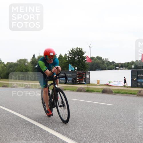 21.06.2025 - 27. Vierlanden-Triathlon H.Heesch http://msf.ph/oto/8012561 15.06.2025 13:25:45 Radfahren 1137 meine-sportfotos.de
