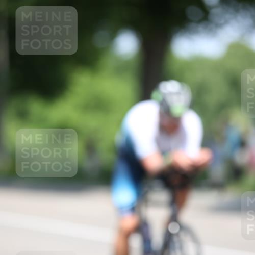 15.06.2025 - 7 Türme Triathlon Yannick Fuchs http://msf.ph/oto/8012569 15.06.2025 12:46:47 Radfahren 490, 543 meine-sportfotos.de