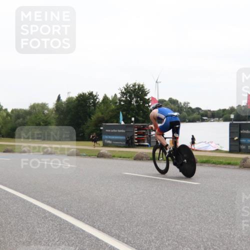 21.06.2025 - 27. Vierlanden-Triathlon H.Heesch http://msf.ph/oto/8012580 15.06.2025 13:25:52 Radfahren 1120, 1238, 1277 meine-sportfotos.de