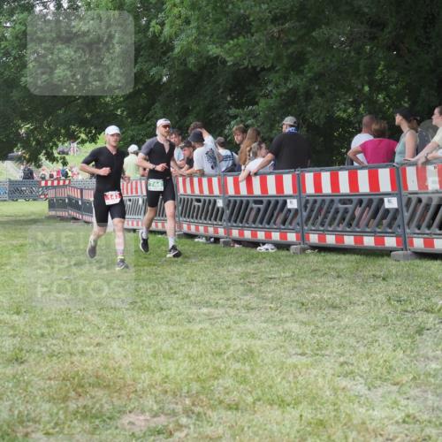 21.06.2025 - 27. Vierlanden-Triathlon KatJ http://msf.ph/oto/8012586 15.06.2025 13:09:34 Ziel 147, 225, 744 meine-sportfotos.de