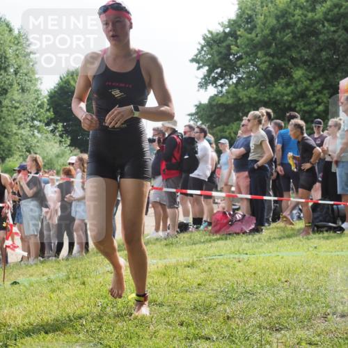 15.06.2025 - 27. Vierlanden-Triathlon KatJ http://msf.ph/oto/8012593 15.06.2025 10:14:15 Schwimmen 475, 632 meine-sportfotos.de