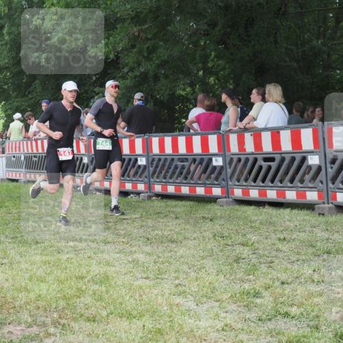 21.06.2025 - 27. Vierlanden-Triathlon KatJ http://msf.ph/oto/8012598 15.06.2025 13:09:35 Ziel 147, 225, 744 meine-sportfotos.de