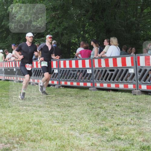 21.06.2025 - 27. Vierlanden-Triathlon KatJ http://msf.ph/oto/8012609 15.06.2025 13:09:35 Ziel 147, 225, 744 meine-sportfotos.de
