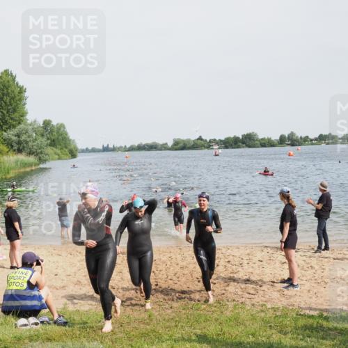 21.06.2025 - 27. Vierlanden-Triathlon MichiJ http://msf.ph/oto/8012618 15.06.2026 10:14:58 Schwimmen 476, 521, 525, 528, 570, 592, 593, 605, 608, 1397 meine-sportfotos.de