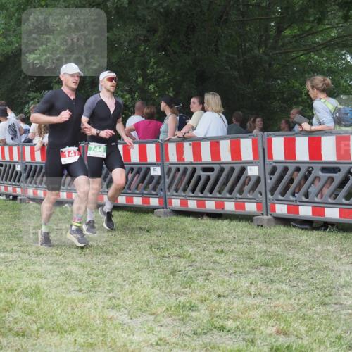 21.06.2025 - 27. Vierlanden-Triathlon KatJ http://msf.ph/oto/8012638 15.06.2025 13:09:36 Ziel 147, 225, 744 meine-sportfotos.de