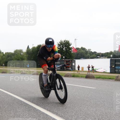 21.06.2025 - 27. Vierlanden-Triathlon H.Heesch http://msf.ph/oto/8012643 15.06.2025 13:26:06 Radfahren 1101, 1266, 1272 meine-sportfotos.de