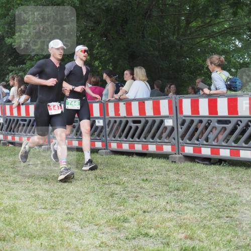 21.06.2025 - 27. Vierlanden-Triathlon KatJ http://msf.ph/oto/8012644 15.06.2025 13:09:36 Ziel 147, 225, 744 meine-sportfotos.de