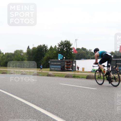 21.06.2025 - 27. Vierlanden-Triathlon H.Heesch http://msf.ph/oto/8012656 15.06.2025 13:26:07 Radfahren 1101, 1117, 1272 meine-sportfotos.de