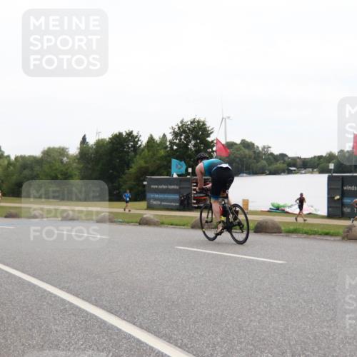 21.06.2025 - 27. Vierlanden-Triathlon H.Heesch http://msf.ph/oto/8012665 15.06.2025 13:26:08 Radfahren 1101, 1117, 1272 meine-sportfotos.de