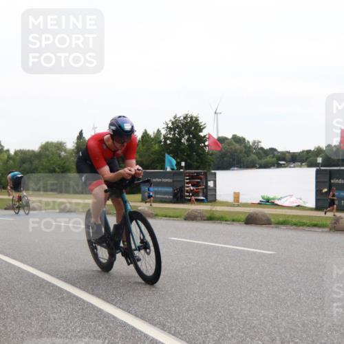 21.06.2025 - 27. Vierlanden-Triathlon H.Heesch http://msf.ph/oto/8012677 15.06.2025 13:26:09 Radfahren 1101, 1117, 1126, 1272, 1304 meine-sportfotos.de