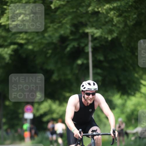 15.06.2025 - 7 Türme Triathlon Yannick Fuchs http://msf.ph/oto/8012678 15.06.2025 13:27:21 Radfahren 653, 772, 1011 meine-sportfotos.de