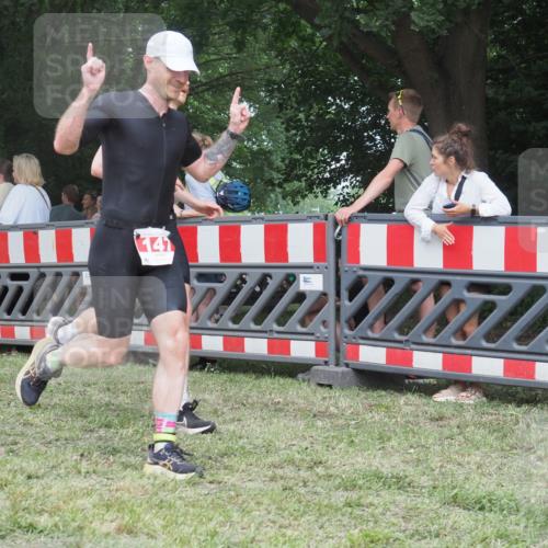 21.06.2025 - 27. Vierlanden-Triathlon KatJ http://msf.ph/oto/8012694 15.06.2025 13:09:37 Ziel 147, 225, 744 meine-sportfotos.de