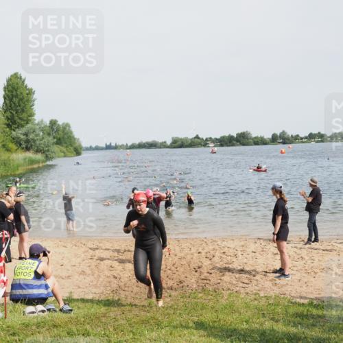 21.06.2025 - 27. Vierlanden-Triathlon MichiJ http://msf.ph/oto/8012705 15.06.2026 10:15:01 Schwimmen 476, 521, 525, 528, 570, 592, 593, 597, 605, 1397 meine-sportfotos.de