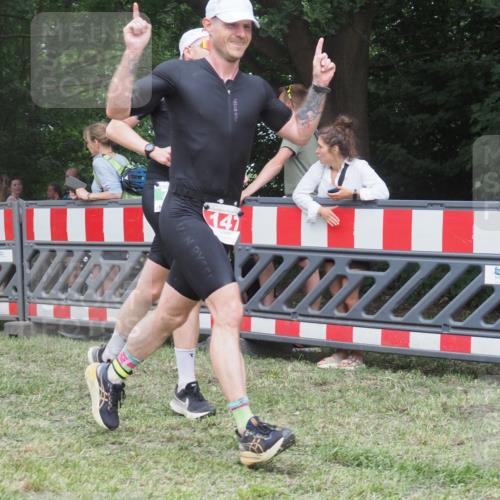 21.06.2025 - 27. Vierlanden-Triathlon KatJ http://msf.ph/oto/8012715 15.06.2025 13:09:37 Ziel 147, 225, 744 meine-sportfotos.de
