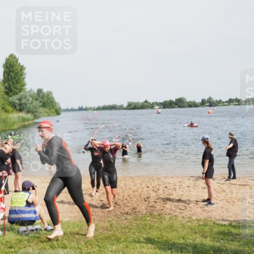 21.06.2025 - 27. Vierlanden-Triathlon MichiJ http://msf.ph/oto/8012719 15.06.2026 10:15:02 Schwimmen 476, 521, 525, 528, 570, 587, 592, 597, 605, 635, 1397 meine-sportfotos.de
