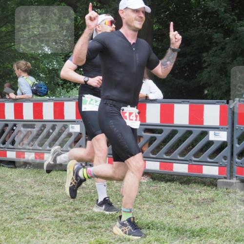 21.06.2025 - 27. Vierlanden-Triathlon KatJ http://msf.ph/oto/8012722 15.06.2025 13:09:37 Ziel 147, 225, 744 meine-sportfotos.de