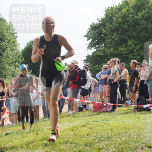 15.06.2025 - 27. Vierlanden-Triathlon KatJ http://msf.ph/oto/8012723 15.06.2025 10:14:26 Schwimmen 482, 565, 618 meine-sportfotos.de