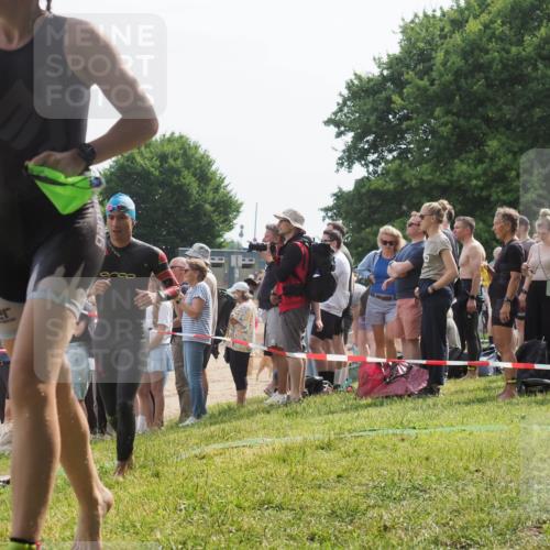 15.06.2025 - 27. Vierlanden-Triathlon KatJ http://msf.ph/oto/8012750 15.06.2025 10:14:27 Schwimmen 482, 565, 618 meine-sportfotos.de