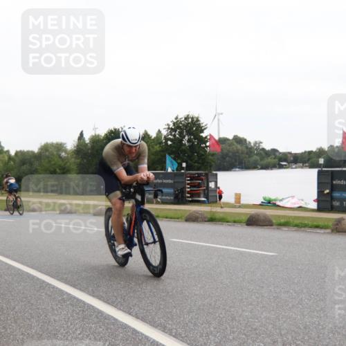 21.06.2025 - 27. Vierlanden-Triathlon H.Heesch http://msf.ph/oto/8012775 15.06.2025 13:26:29 Radfahren 1113, 1128, 1157, 1281 meine-sportfotos.de