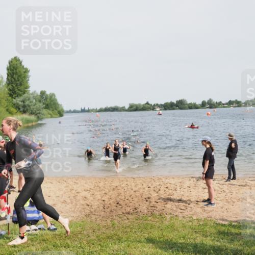 21.06.2025 - 27. Vierlanden-Triathlon MichiJ http://msf.ph/oto/8012782 15.06.2026 10:15:04 Schwimmen 480, 521, 525, 528, 570, 587, 592, 597, 605, 635 meine-sportfotos.de