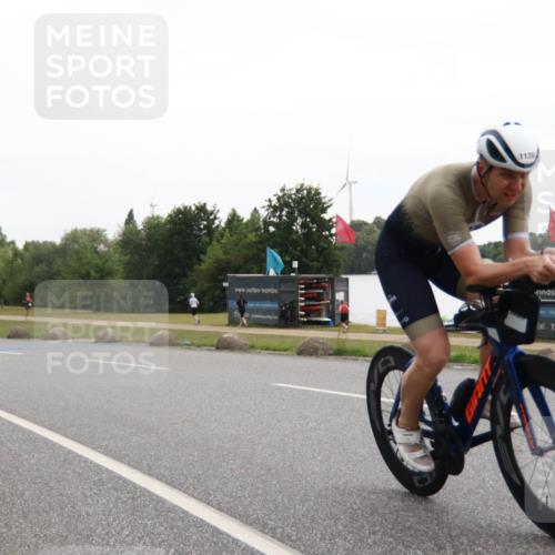 21.06.2025 - 27. Vierlanden-Triathlon H.Heesch http://msf.ph/oto/8012789 15.06.2025 13:26:29 Radfahren 1113, 1128, 1157, 1281 meine-sportfotos.de