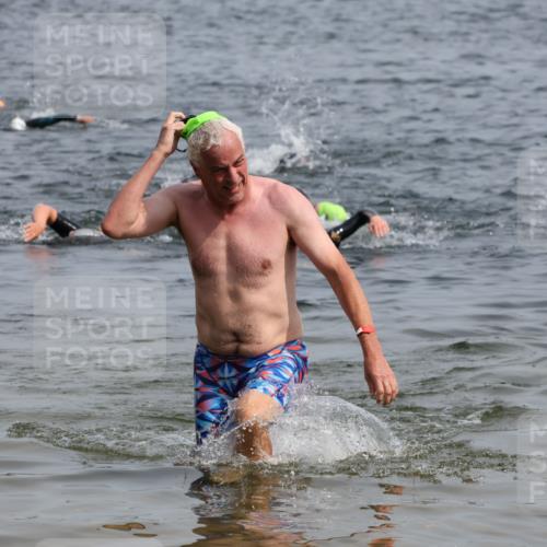 15.06.2025 - 27. Vierlanden-Triathlon Lena Gebhardt http://msf.ph/oto/8012805 15.06.2025 10:13:23 Schwimmen 623 meine-sportfotos.de