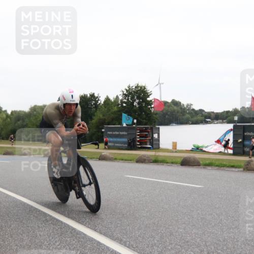 21.06.2025 - 27. Vierlanden-Triathlon H.Heesch http://msf.ph/oto/8012820 15.06.2025 13:26:33 Radfahren 1112, 1123, 1128, 1281, 1300 meine-sportfotos.de