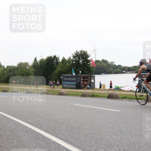 21.06.2025 - 27. Vierlanden-Triathlon H.Heesch http://msf.ph/oto/8012865 15.06.2025 13:26:42 Radfahren 1103, 1108, 1132, 1143, 1160 meine-sportfotos.de