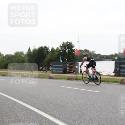 21.06.2025 - 27. Vierlanden-Triathlon H.Heesch http://msf.ph/oto/8012877 15.06.2025 13:26:42 Radfahren 1103, 1108, 1132, 1143, 1160 meine-sportfotos.de