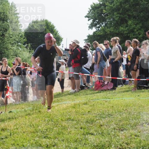 15.06.2025 - 27. Vierlanden-Triathlon KatJ http://msf.ph/oto/8012878 15.06.2025 10:14:31 Schwimmen 482, 565, 615, 618 meine-sportfotos.de