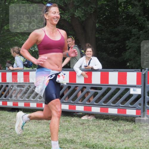 21.06.2025 - 27. Vierlanden-Triathlon KatJ http://msf.ph/oto/8012880 15.06.2025 13:09:42 Ziel 225, 716 meine-sportfotos.de