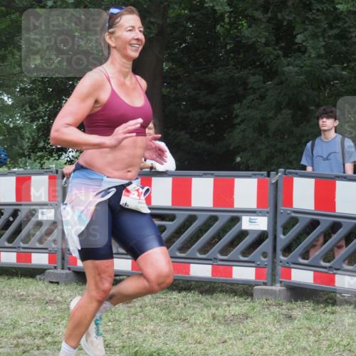 21.06.2025 - 27. Vierlanden-Triathlon KatJ http://msf.ph/oto/8012888 15.06.2025 13:09:42 Ziel 225, 716 meine-sportfotos.de