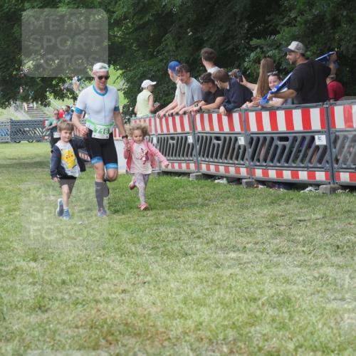 21.06.2025 - 27. Vierlanden-Triathlon KatJ http://msf.ph/oto/8012901 15.06.2025 13:09:48 Ziel 61, 716 meine-sportfotos.de