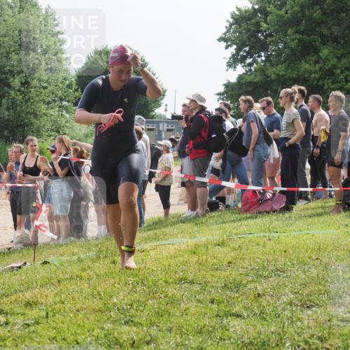 15.06.2025 - 27. Vierlanden-Triathlon KatJ http://msf.ph/oto/8012902 15.06.2025 10:14:32 Schwimmen 482, 565, 615, 618 meine-sportfotos.de
