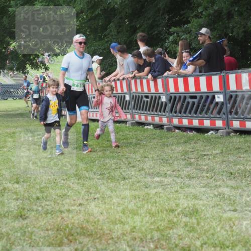 21.06.2025 - 27. Vierlanden-Triathlon KatJ http://msf.ph/oto/8012912 15.06.2025 13:09:49 Ziel 61, 716 meine-sportfotos.de
