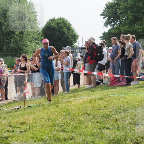 15.06.2025 - 27. Vierlanden-Triathlon KatJ http://msf.ph/oto/8012949 15.06.2025 10:14:37 Schwimmen 565, 609, 615 meine-sportfotos.de