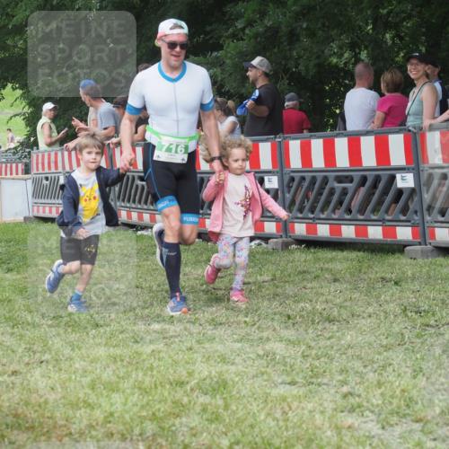 21.06.2025 - 27. Vierlanden-Triathlon KatJ http://msf.ph/oto/8012950 15.06.2025 13:09:50 Ziel 61, 716 meine-sportfotos.de