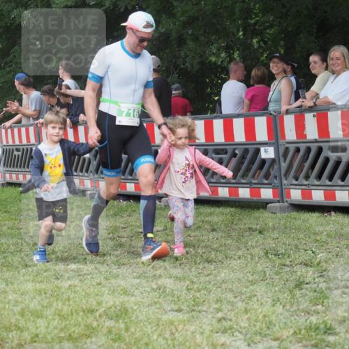 21.06.2025 - 27. Vierlanden-Triathlon KatJ http://msf.ph/oto/8012962 15.06.2025 13:09:50 Ziel 61, 716 meine-sportfotos.de