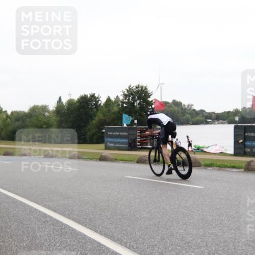 21.06.2025 - 27. Vierlanden-Triathlon H.Heesch http://msf.ph/oto/8012968 15.06.2025 13:27:01 Radfahren 1233, 1242 meine-sportfotos.de