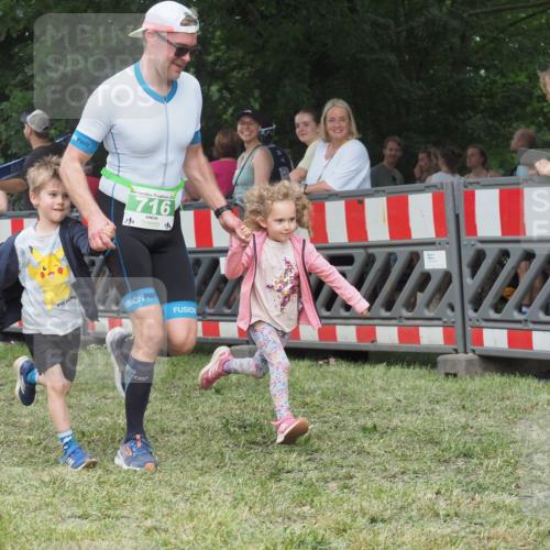 21.06.2025 - 27. Vierlanden-Triathlon KatJ http://msf.ph/oto/8012980 15.06.2025 13:09:51 Ziel 61, 716 meine-sportfotos.de