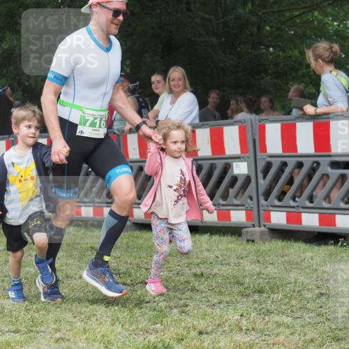 21.06.2025 - 27. Vierlanden-Triathlon KatJ http://msf.ph/oto/8012988 15.06.2025 13:09:51 Ziel 61, 716 meine-sportfotos.de
