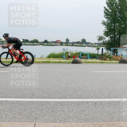 15.06.2025 - 27. Vierlanden-Triathlon H.Heesch http://msf.ph/oto/8012996 15.06.2025 11:08:30 Radfahren 722, 727, 738 meine-sportfotos.de