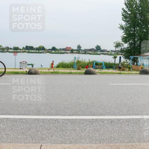 15.06.2025 - 27. Vierlanden-Triathlon H.Heesch http://msf.ph/oto/8013020 15.06.2025 11:08:32 Radfahren 722, 727 meine-sportfotos.de