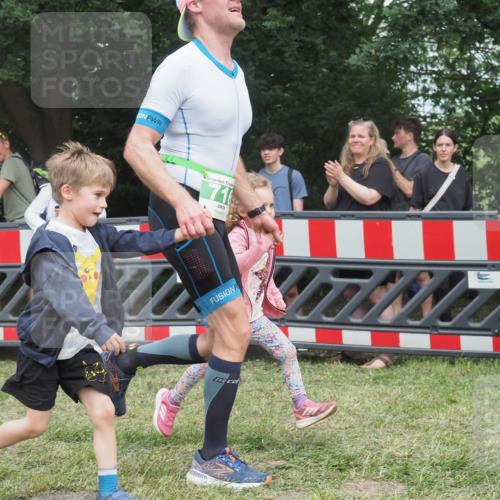 21.06.2025 - 27. Vierlanden-Triathlon KatJ http://msf.ph/oto/8013032 15.06.2025 13:09:52 Ziel 61, 159, 716 meine-sportfotos.de