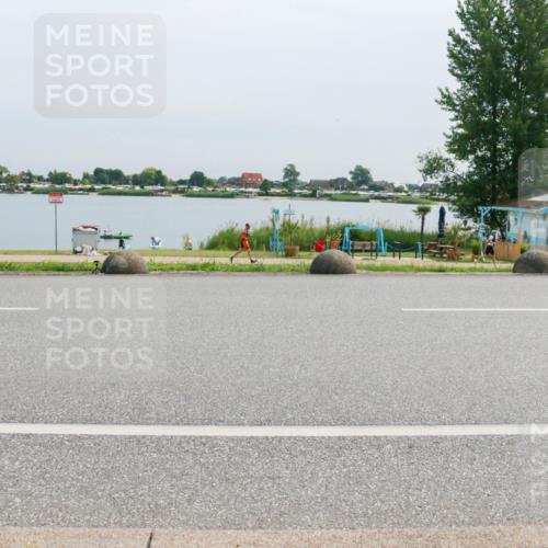 15.06.2025 - 27. Vierlanden-Triathlon H.Heesch http://msf.ph/oto/8013033 15.06.2025 11:08:33 Radfahren 722, 727 meine-sportfotos.de