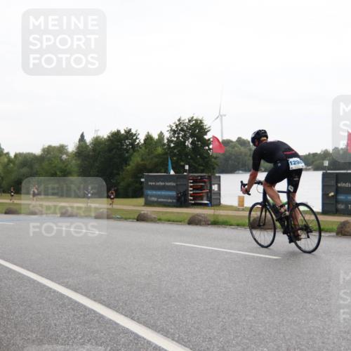 21.06.2025 - 27. Vierlanden-Triathlon H.Heesch http://msf.ph/oto/8013042 15.06.2025 13:27:42 Radfahren 1239, 1258, 1291 meine-sportfotos.de