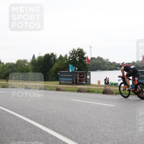 21.06.2025 - 27. Vierlanden-Triathlon H.Heesch http://msf.ph/oto/8013052 15.06.2025 13:27:52 Radfahren 1252, 1255 meine-sportfotos.de