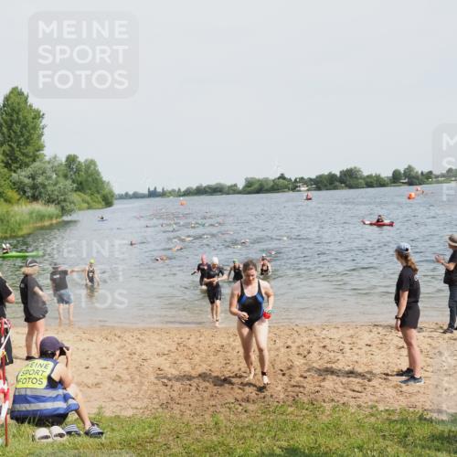 21.06.2025 - 27. Vierlanden-Triathlon MichiJ http://msf.ph/oto/8013058 15.06.2026 10:15:13 Schwimmen 480, 507, 555, 587, 597, 635 meine-sportfotos.de