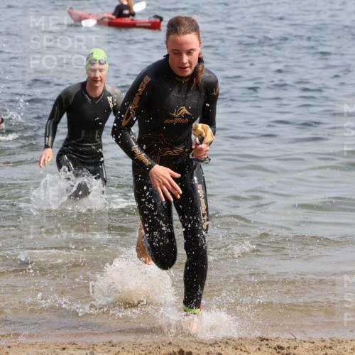 15.06.2025 - 27. Vierlanden-Triathlon Lena Gebhardt http://msf.ph/oto/8013089 15.06.2025 10:13:37 Schwimmen 513, 545, 585, 622, 623 meine-sportfotos.de