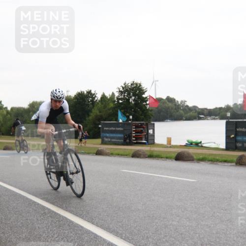 21.06.2025 - 27. Vierlanden-Triathlon H.Heesch http://msf.ph/oto/8013096 15.06.2025 13:28:10 Radfahren 1136, 1263, 1294 meine-sportfotos.de